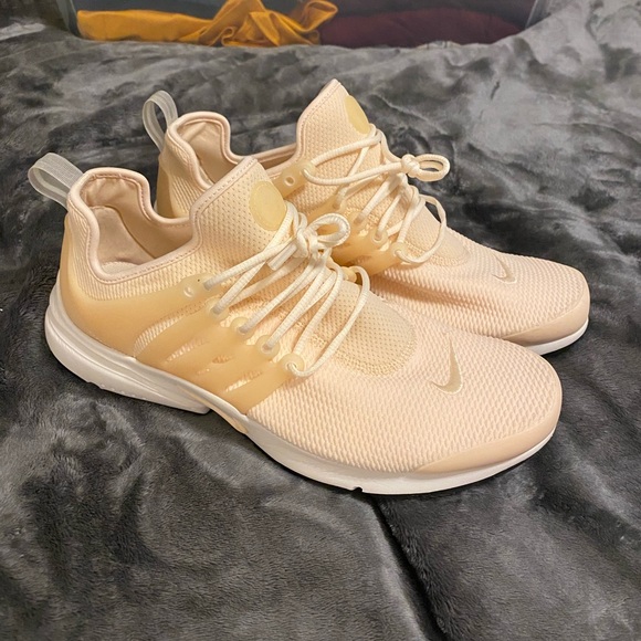peach nike presto
